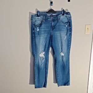Torrid Distressed Denim W 20.5" R 10.5" I 28"